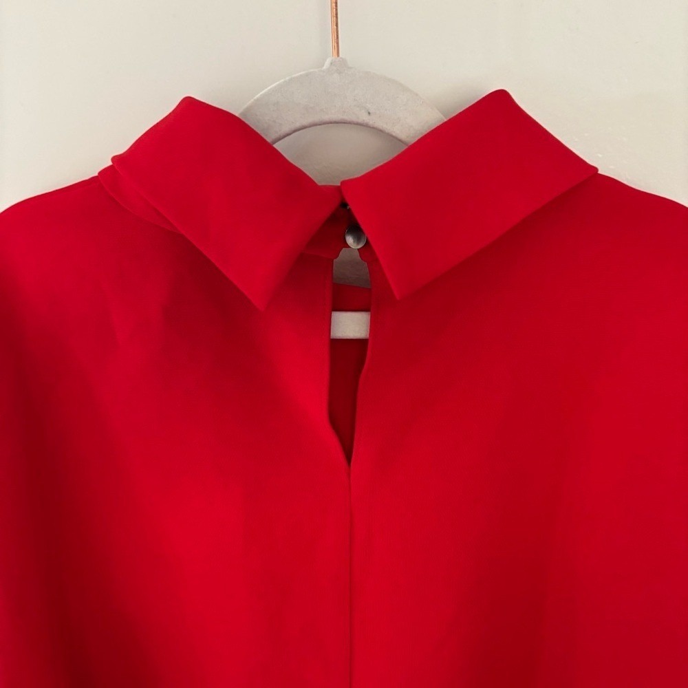 NWT Theory Admiral Crepe Roll Neck Flare Sleeve Boxy Keyhole Blouse Geranium Red - Picture 10 of 12